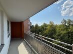 Helle 2,5-Zimmer-Wohnung in zentraler Lage von Neuperlach! - Balkon mit Ausblick