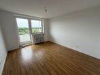 Helle 2- Zimmer-Wohnung mit Balkon - Schlafzimmer
