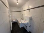 Helle 2- Zimmer-Wohnung mit Balkon - Badezimmer