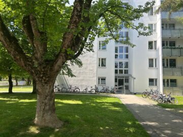 Ihr neues Zuhause in Englschalking – Schöne 2-Zimmer-Wohnung mit Loggia in zentraler Lage, 81927 München, Etagenwohnung