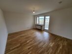 Schöne, modernisierte 2-Zimmer-Wohnung mit Balkon in attraktiver Lage - Wohnzimmer