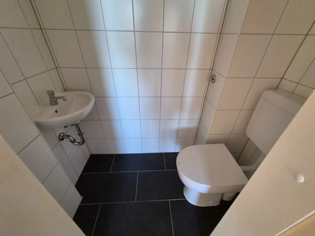 separates WC