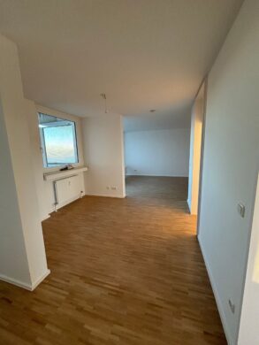 Helle 3-Zimmer-Wohnung mit zwei Balkonen in zentraler Lage von Neuperlach, 81737 München, Etagenwohnung