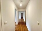 Großzügige 3-Zimmer-Wohnung mit Balkon in München - Flur Ansicht 1