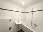 Großzügige 3-Zimmer-Wohnung mit Balkon in München - Badezimmer