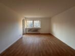 Moderne 4-Zimmer-Wohnung mit Balkon in Nürnberg - Wohnzimmer