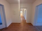 Moderne 4-Zimmer-Wohnung mit Balkon in Nürnberg - Flur