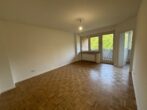 Helle 3-Zimmer-Wohning mit Blick ins grüne in ruhiger Lage von Neuperlach Süd - Wohnzimmer mit Parkettboden