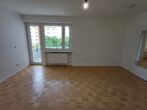 Moderne 3-Zimmer-Wohnung mit Balkon im Hasenbergl - Wohnzimmer