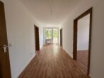 Geräumige 3-Zimmer-Wohnung in Nürnberg mit Balkon - Flur - Essbereich