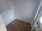 1-Zimmer-Apartment mit Balkon, Aufzug und Keller in München-Krällerstraße - separate Küche mit Fenster