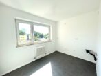 Geräumige 3-Zimmer-Wohnung mit Balkon am Lerchenauer See - ideal für Familien - Leere, helle Küche