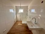 Helle 2-Zimmer-Wohnung mit Balkon in Fürth Ronhof - Modernes Badezimmer