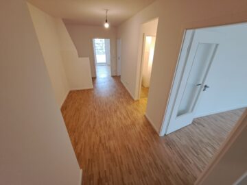 Sanierte 3-Zimmer-Wonhnung mit Balkon in zentraler Lage von Neuperlach!, 81737 München, Etagenwohnung