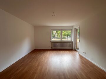 Große 3,5-Zimmer-Wohnung mit Balkon in Nürnberg Langwasser, 90471 Nürnberg, Apartment