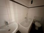 Große 3,5-Zimmer-Wohnung mit Balkon in Nürnberg Langwasser - Bad