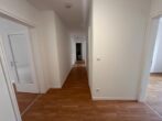 Große 3,5-Zimmer-Wohnung mit Balkon in Nürnberg Langwasser - Flur