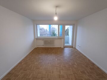 Modernisierte 3-Zimmer-Wohnung mit Balkon im Hasenbergl, 80933 München, Etagenwohnung