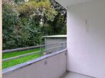 Gemütlich & grün: Wohnfreundliche 2-Zimmer-Wohnung mit Loggia - ruhig gelegen in Moosach - Balkon mit Gartenblick