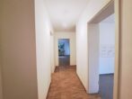 Gemütlich & grün: Wohnfreundliche 2-Zimmer-Wohnung mit Loggia - ruhig gelegen in Moosach - Heller Wohnungsflur