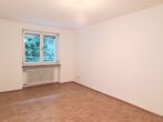 Gemütlich & grün: Wohnfreundliche 2-Zimmer-Wohnung mit Loggia - ruhig gelegen in Moosach - Helles Schlafzimmer