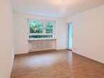 Gemütlich & grün: Wohnfreundliche 2-Zimmer-Wohnung mit Loggia - ruhig gelegen in Moosach - Helles Wohnzimmer