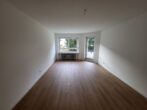 Schöne 3-Zimmer-Wohnung mit Balkon in Oberhausen zu vermieten - Wohnzimmer mit Balkon