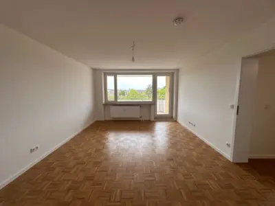 Frisch modernisierte 2-Zimmer-Wohnung mit Balkon in Röthenbach, 90449 Nürnberg, Etagenwohnung