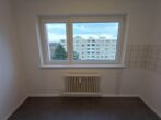 Gut geschnittene 3-Zimmer-Wohnung mit Balkon in Moosach - 20260317_174653.jpg
