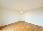 Zwei-Zimmer-Wohnung mit moderner Einbauküche - Schlafzimmer Ansicht 2