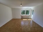 Familienfreundliche 5-Zimmer-Wohnung mit Loggia in Lechhausen zu vermieten - Wohnzimmer
