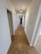 Familienfreundliche 5-Zimmer-Wohnung mit Loggia in Lechhausen zu vermieten - Flur