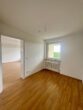 Schöne, helle und sanierte 1,5-Zimmer-Wohnung mit Balkon nähe Kuhsee zu vermieten - Schlafzimmer