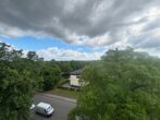 Schöne, helle und sanierte 1,5-Zimmer-Wohnung mit Balkon nähe Kuhsee zu vermieten - Blick vom Balkon