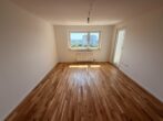 Modernisierte 2-Zimmer-Wohnung in Hasenbergl - Helles Wohnzimmer