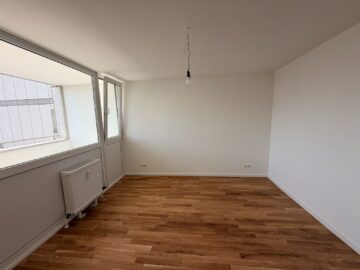 Modernisierte 2-Zimmer-Wohnung in Hasenbergl, 80933 München, Etagenwohnung