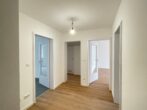 Helle renovierte 2,5-Zimmer-Wohnung mit zwei Loggias im Univiertel zu vermieten - Flur