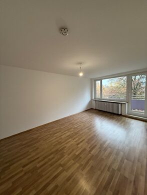 Helle 2-Zimmer-Wohnung mit Loggia in München, 81735 München, Etagenwohnung