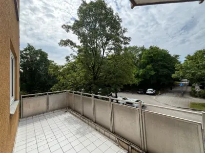 modernisierte 3-Zimmer-Wohnung mit zwei Balkonen in ruhiger Lage, 81739 München, Etagenwohnung