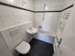 Schöne 4-Zimmerwohnung mit Loggia in der Hammerschmiede zu vermieten - Badezimmer