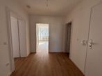Schöne familienfreundliche 4-Zimmer-Wohnung mit Loggia nähe Augsburg-Kuhsee zu vermieten - Flur