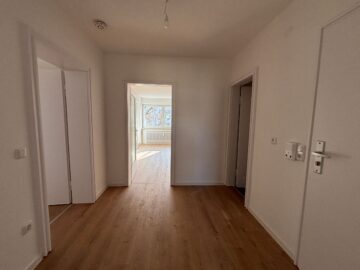 Schöne familienfreundliche 4-Zimmer-Wohnung mit Loggia nähe Augsburg-Kuhsee zu vermieten, 86163 Augsburg, Etagenwohnung