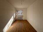 Schöne familienfreundliche 4-Zimmer-Wohnung mit Loggia nähe Augsburg-Kuhsee zu vermieten - Kinderzimmer 1