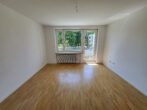 Modernisierte 2-Zimmerwohnung mit Loggia in der Hammerschmiede zu vermieten - Wohnzimmer