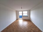 Schöne 2-ZKB Wohnung mit Loggia ab sofort in Augsburg-Herrenbach zu vermieten - Helles Wohnzimmer