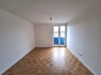 Schöne 2-ZKB Wohnung mit Loggia ab sofort in Augsburg-Herrenbach zu vermieten - Leeres Zimmer mit Balkon