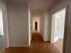 Geräumige 3,5-Zimmer-Wohnung in Nürnberg mit Balkon - Flur