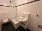 Geräumige 3,5-Zimmer-Wohnung in Nürnberg mit Balkon - Bad