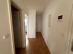 Moderne 2-Zimmer-Wohnung mit Balkon in Schweinau zu vermieten - Flur mit Abstelleck
