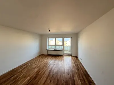 Balkonblick ins Grüne: 4-Zimmer-Wohnung im 8. Stock in Haar, Jagdfeldring, 85540 Haar, Etagenwohnung
